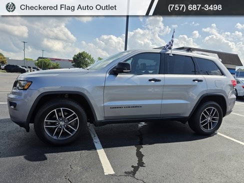 Used 2018 Jeep Grand Cherokee Limited w/ Luxury Group II image 2