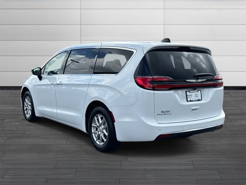 New 2026 Chrysler Pacifica Select image 6