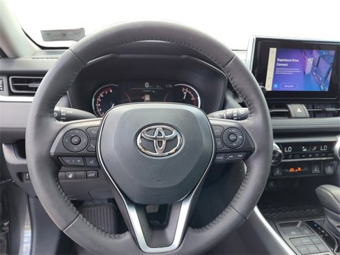 Used 2025 Toyota RAV4 XLE image 21