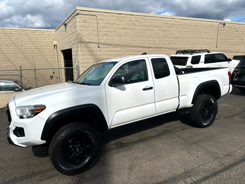Used 2020 Toyota Tacoma SR w/ SX Package image 8