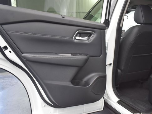 New 2026 Nissan Rogue Platinum image 16