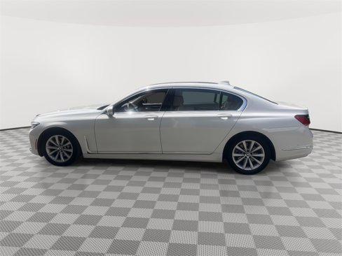 Used 2022 BMW 740i xDrive image 7