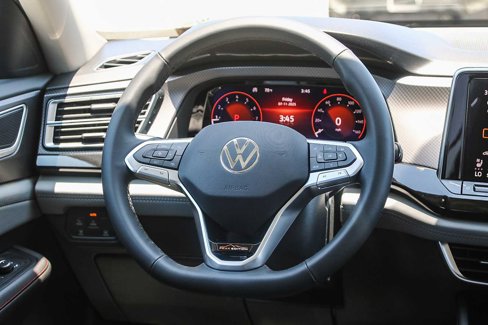 New 2025 Volkswagen Atlas Peak Edition SE image 16