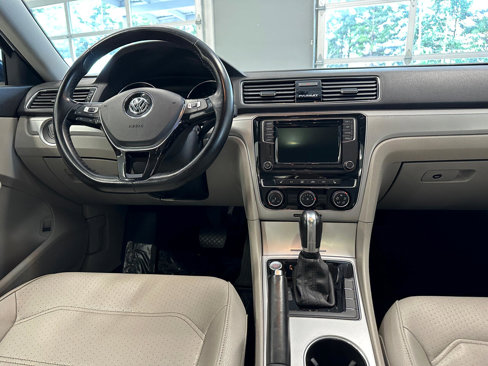 Used 2019 Volkswagen Passat Wolfsburg Edition image 28