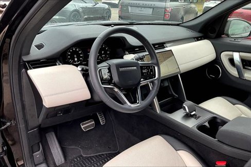 Used 2024 Land Rover Discovery Sport Dynamic SE image 4