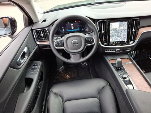 Used 2025 Volvo S60 B5 Plus image 14