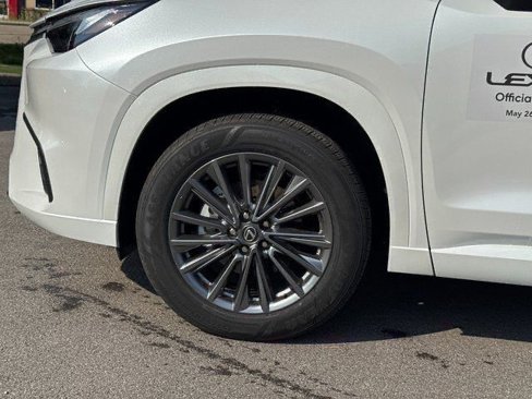 New 2025 Lexus TX 500h AWD image 11