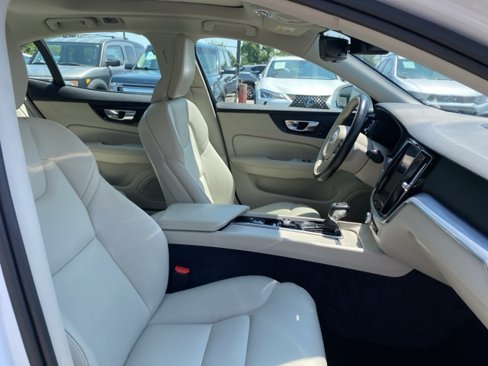 Used 2020 Volvo S60 T5 Momentum image 28