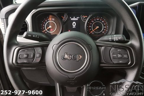 Used 2025 Jeep Gladiator Sport image 15