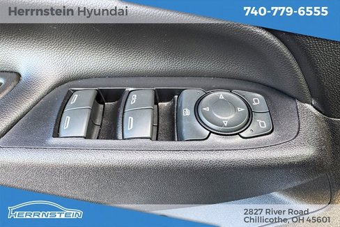 Used 2019 Chevrolet Equinox LT image 17