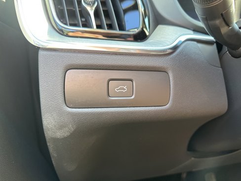 Certified 2025 Volvo XC60 B5 Plus w/ Climate Package image 30
