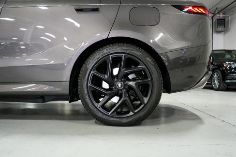 Used 2025 Land Rover Range Rover Sport Dynamic SE image 34