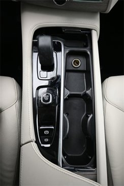Used 2024 Volvo XC90 T8 Plus w/ Protection Package Premier image 11