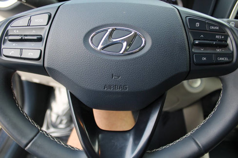 Used 2022 Hyundai Venue Limited image 14
