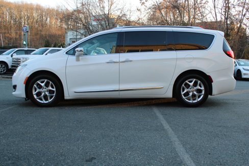 Used 2020 Chrysler Pacifica Limited image 26