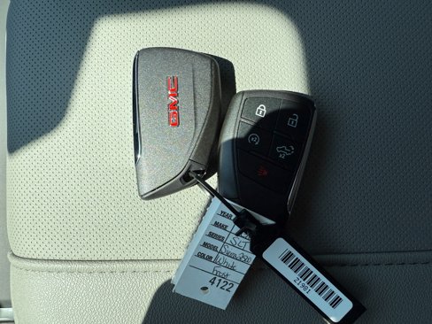 New 2025 GMC Sierra 2500 SLT w/ SLT Convenience Package image 39