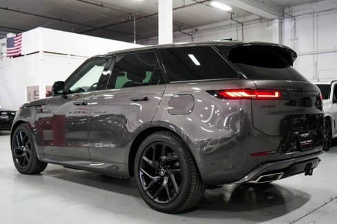Used 2025 Land Rover Range Rover Sport Dynamic SE image 3