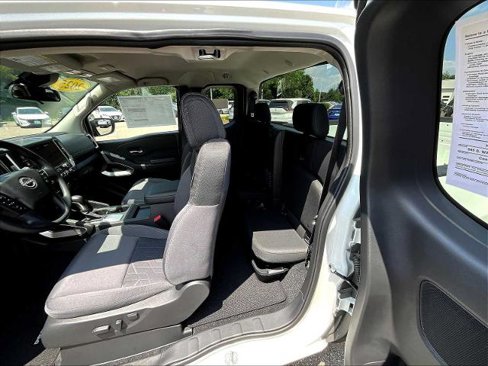 Certified 2025 Nissan Frontier SV image 15