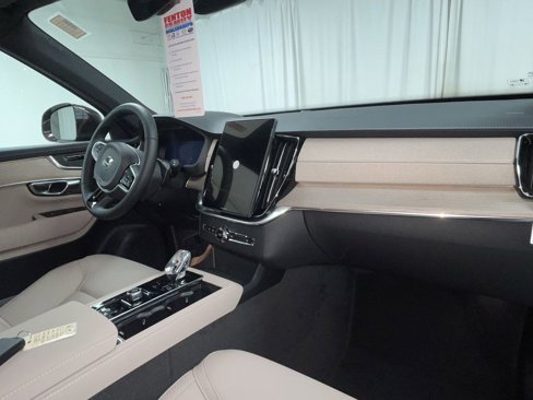 New 2026 Volvo XC90 B5 Core image 9