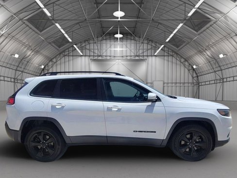 Used 2019 Jeep Cherokee Latitude Plus image 3