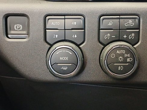 Used 2025 Chevrolet Silverado 1500 LTZ image 18