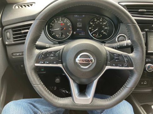 Used 2020 Nissan Rogue SV image 11