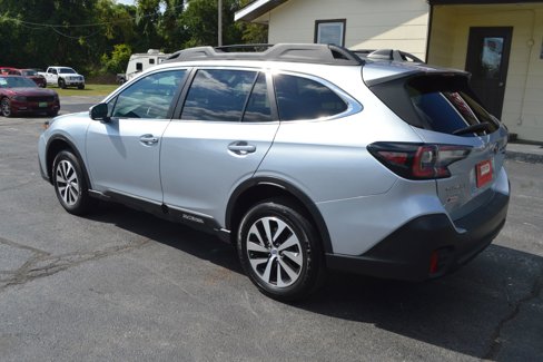 Used 2020 Subaru Outback Premium image 4