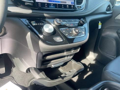 New 2026 Chrysler Pacifica Select image 26