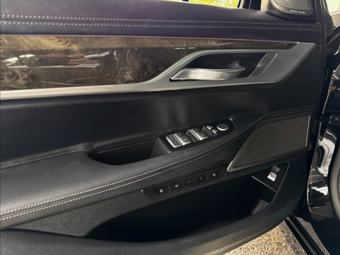 Used 2019 BMW 750i w/ Executive Package image 25