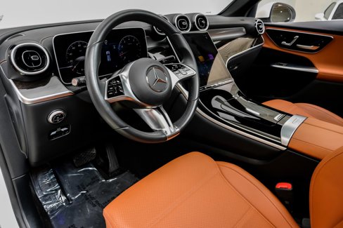 Used 2025 Mercedes-Benz GLC 300 image 3