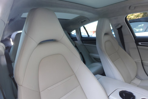 Used 2022 Porsche Panamera GTS w/ Premium Package image 13