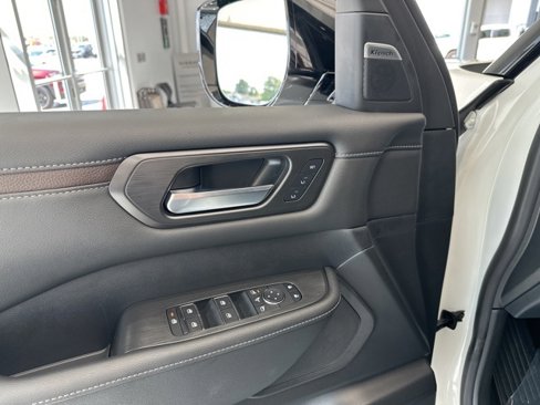 New 2025 Nissan Armada SL w/ Captain's Chari Seat Package image 23