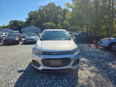Used 2019 Chevrolet Trax LS image 2