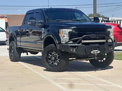 Used 2017 Ford F250 Lariat w/ Lariat Ultimate Package image 3