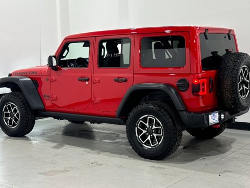 Used 2024 Jeep Wrangler Unlimited Rubicon w/ Technology Group image 37