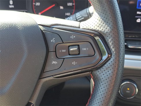 Used 2025 Chevrolet Trax RS w/ Sunroof Package image 18