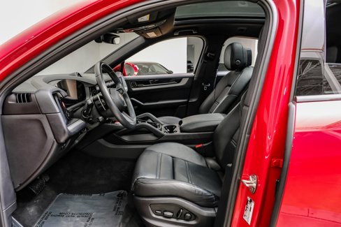 Used 2024 Porsche Cayenne Coupe image 4