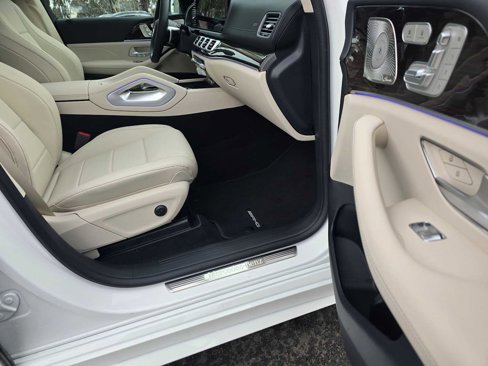 New 2026 Mercedes-Benz GLS 450 4MATIC image 9