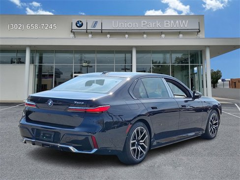 New 2026 BMW 750e xDrive w/ Premium Package image 4