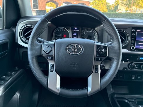 Used 2022 Toyota Tacoma SR5 w/ Technology Package image 15
