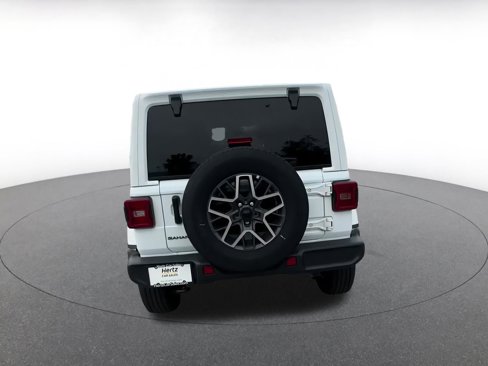 Used 2025 Jeep Wrangler Sahara image 12