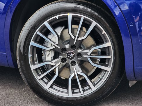 New 2025 Maserati Grecale GT image 6