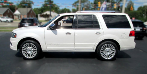 Used 2015 Lincoln Navigator 2WD image 4