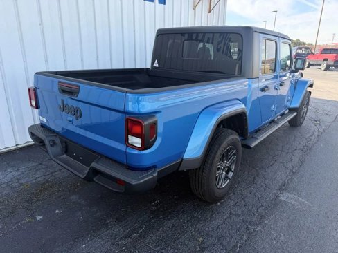 Used 2024 Jeep Gladiator Sport image 7