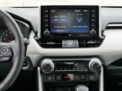 Used 2021 Toyota RAV4 XLE Premium image 18