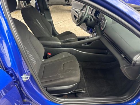 Used 2025 Hyundai Elantra Sport w/ Cargo Package image 16