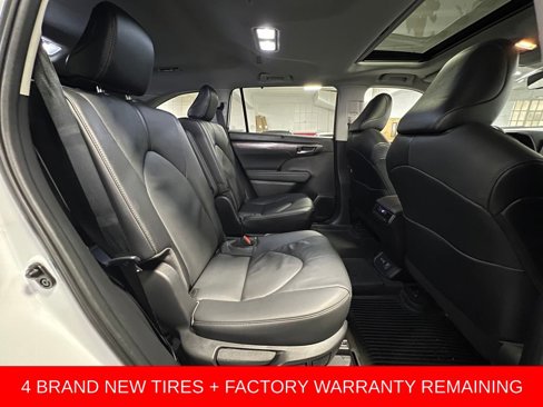Used 2023 Toyota Highlander Limited image 19