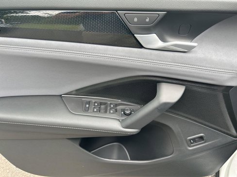 New 2025 Volkswagen Tiguan SE R-Line image 8