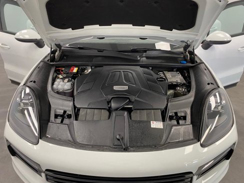 Used 2021 Porsche Cayenne image 48