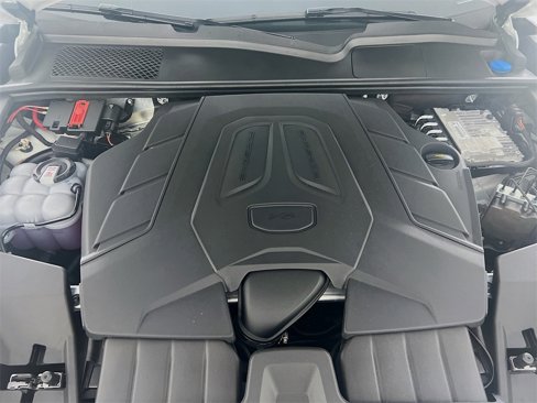 Used 2025 Porsche Cayenne image 32